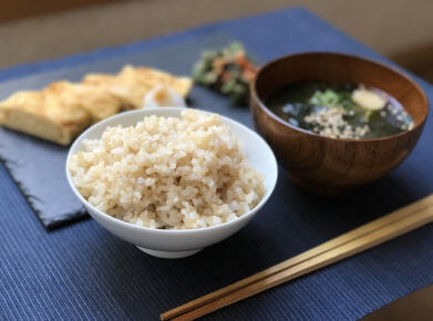 Bol de riz complet avec soupe miso
